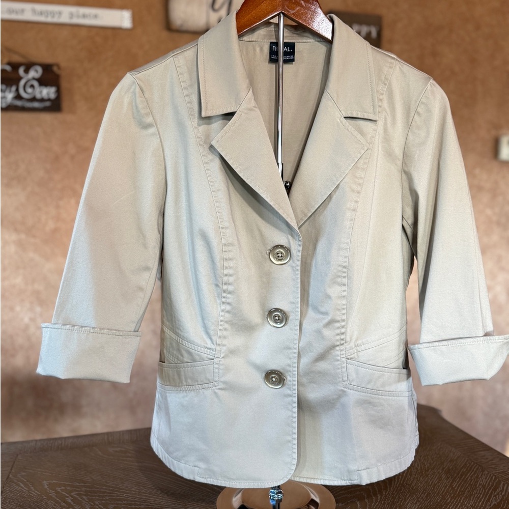 Tribal Tan Jacket Tailored Fit Size 8
💫 fast Shipper